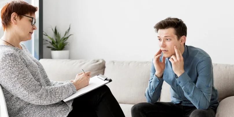 мужчина с психозом у врача